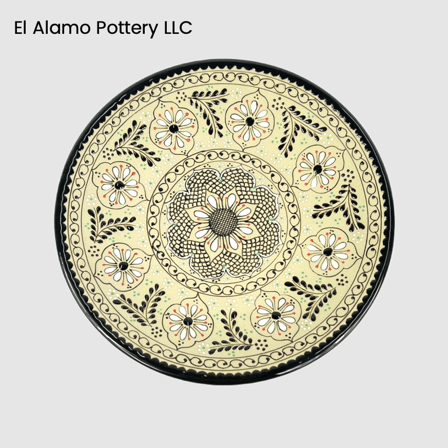 Plato de ensalada y postre de Talavera artesanal con volutas florales en negro y beige (23 cm)