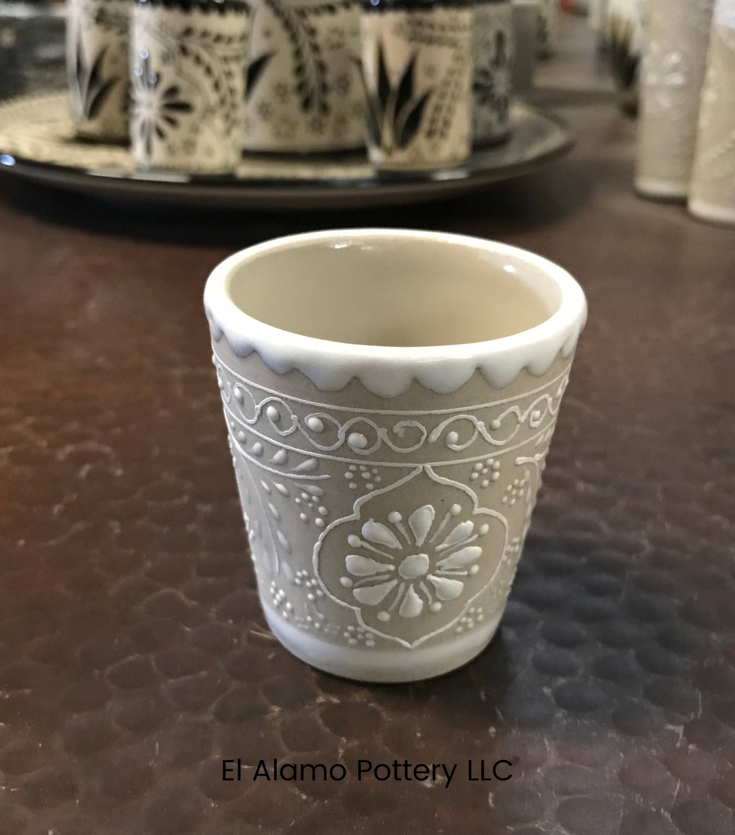 Vaso de chupito de cerámica de Talavera artesanal – Midnight Bloom